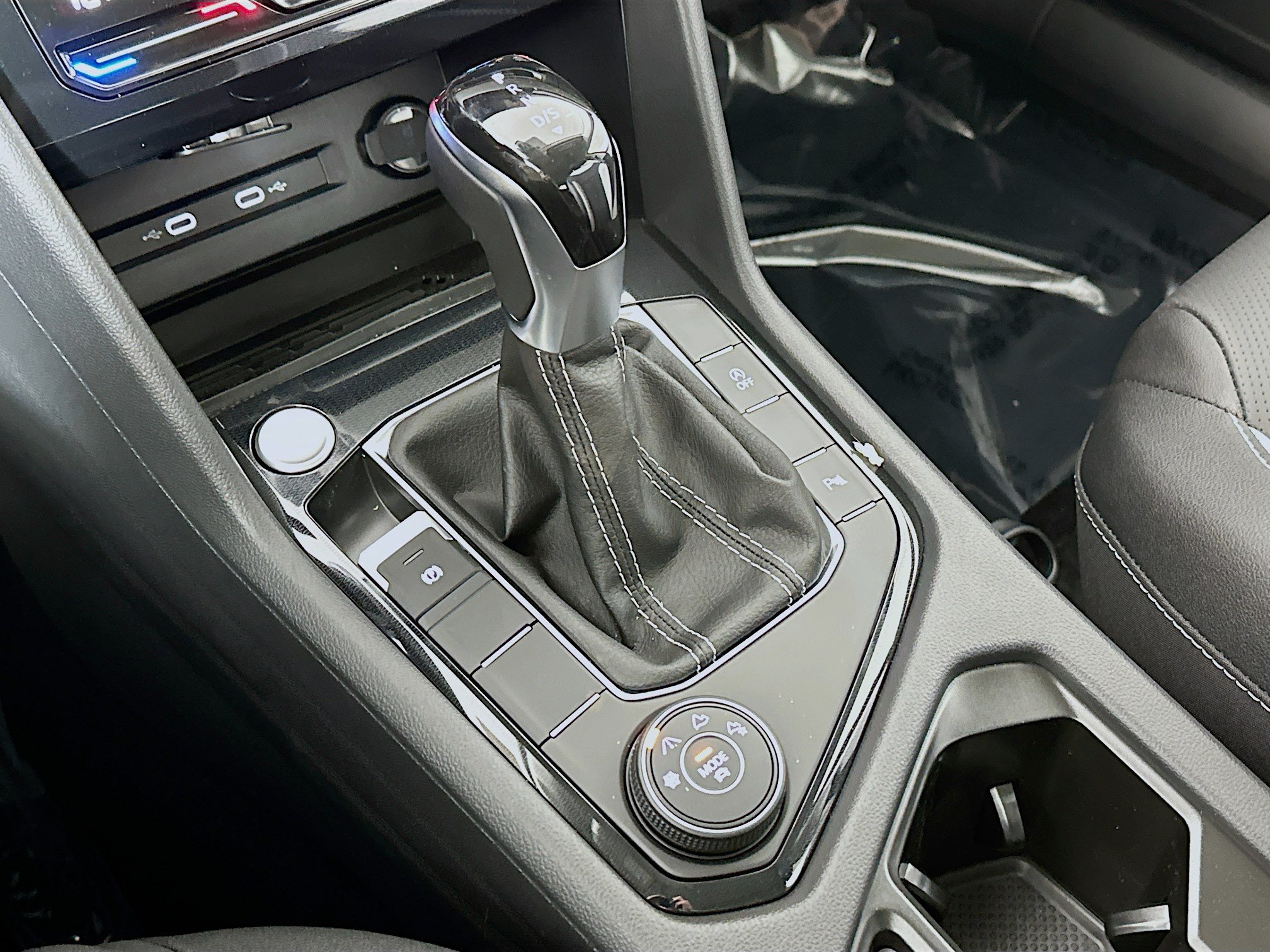 New 2026 Volkswagen Taos SEL AWD/4WD image 17