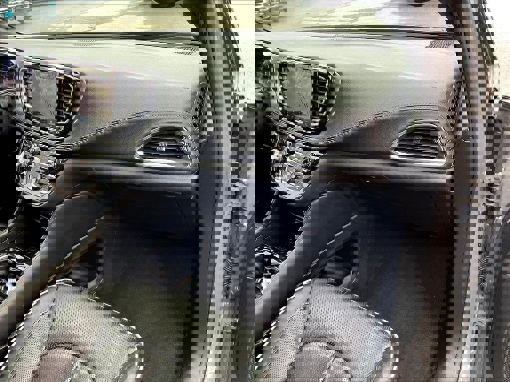 Used 2025 Chrysler Pacifica Limited FWD image 12