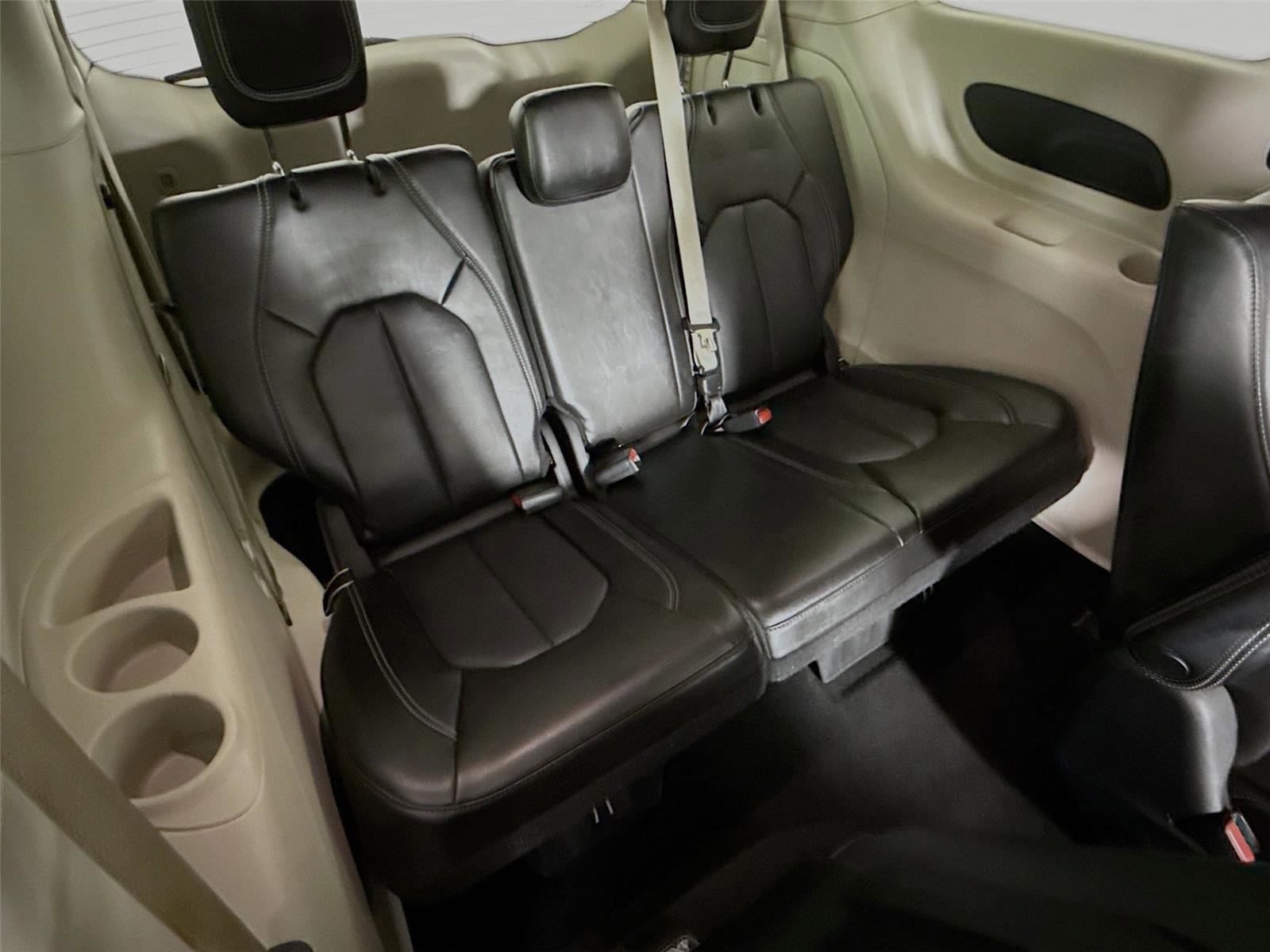 Used 2023 Chrysler Pacifica Touring-L image 26