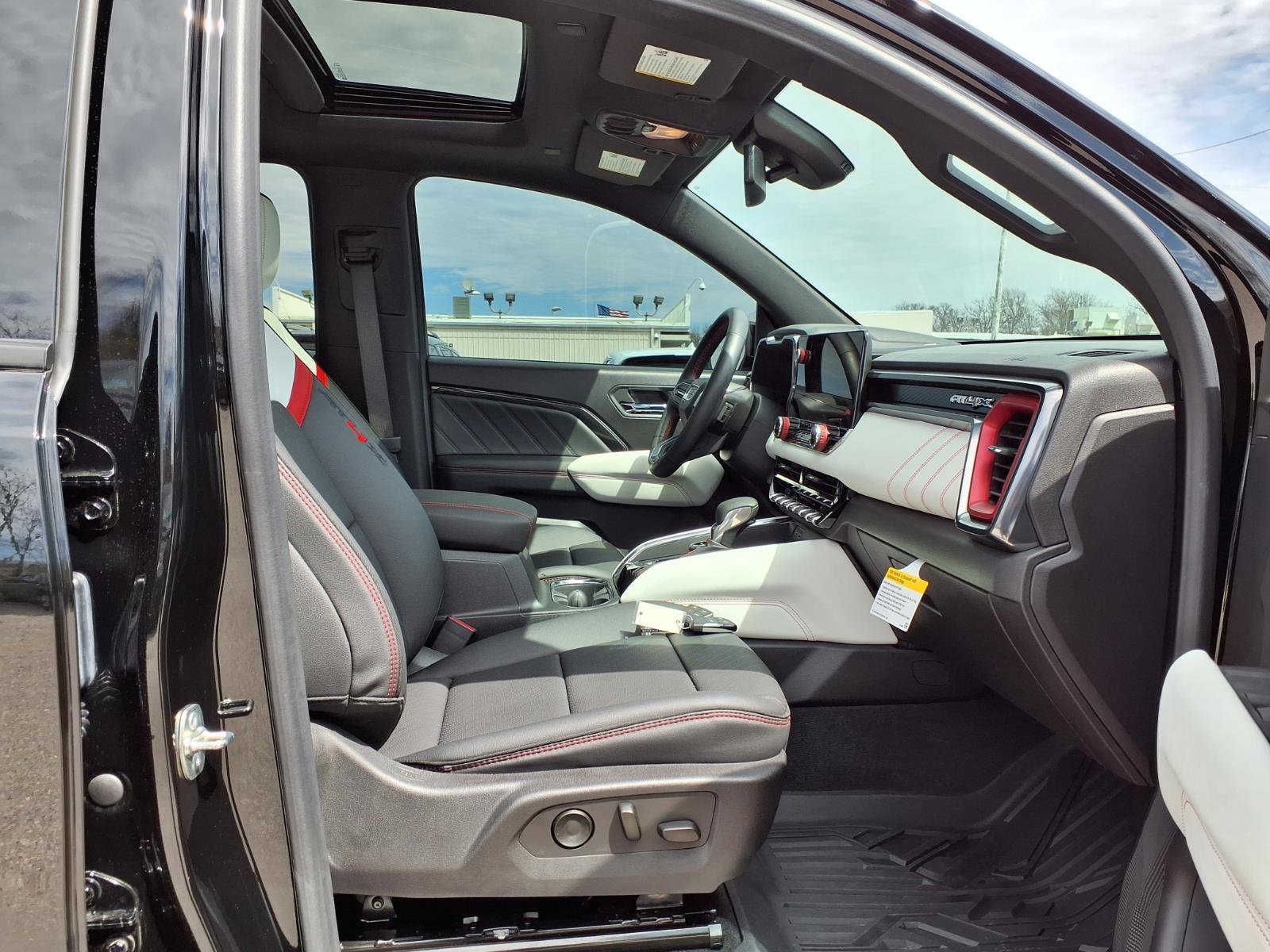 Used 2024 GMC Canyon AT4X image 30