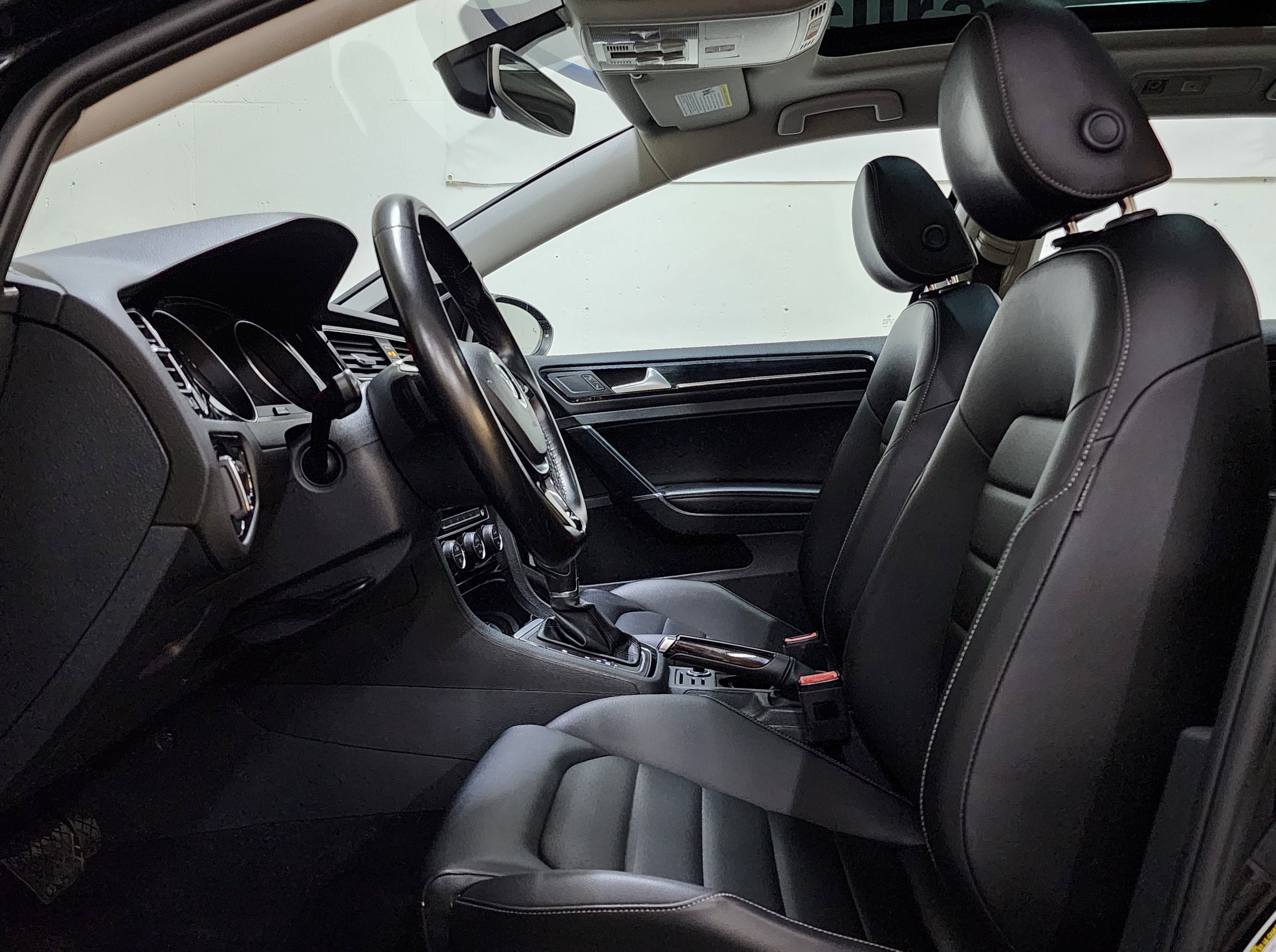 Used 2018 Volkswagen Golf SEL FWD image 15