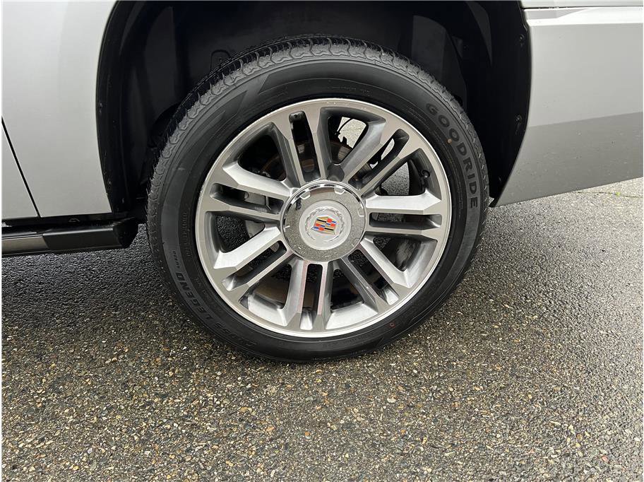 Used 2013 Cadillac Escalade ESV Premium image 7
