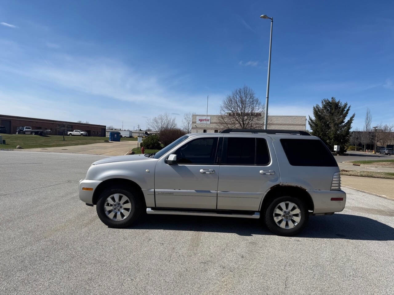 Used 2008 Mercury Mountaineer AWD image 2