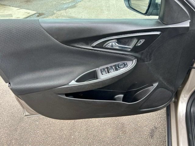 Used 2023 Chevrolet Malibu LT w/ Driver Confidence Package FWD image 9