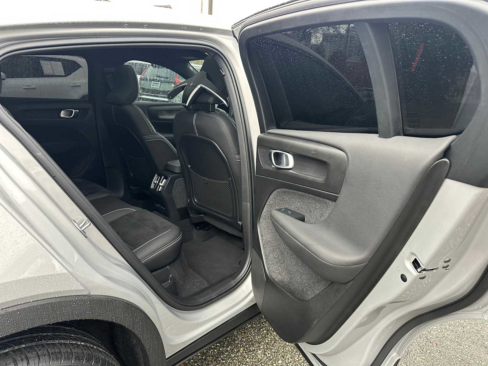 Certified 2023 Volvo C40 P8 Recharge Ultimate image 13