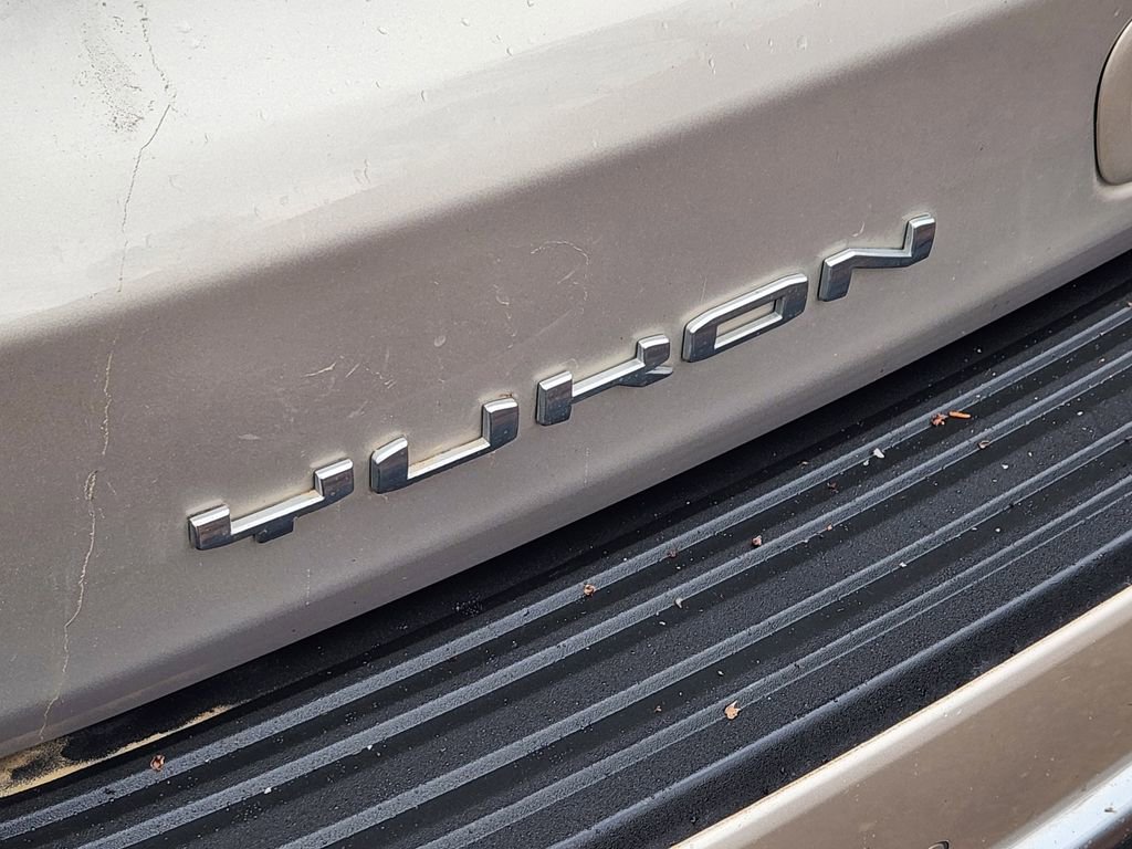 Used 2022 GMC Yukon XL Denali image 11