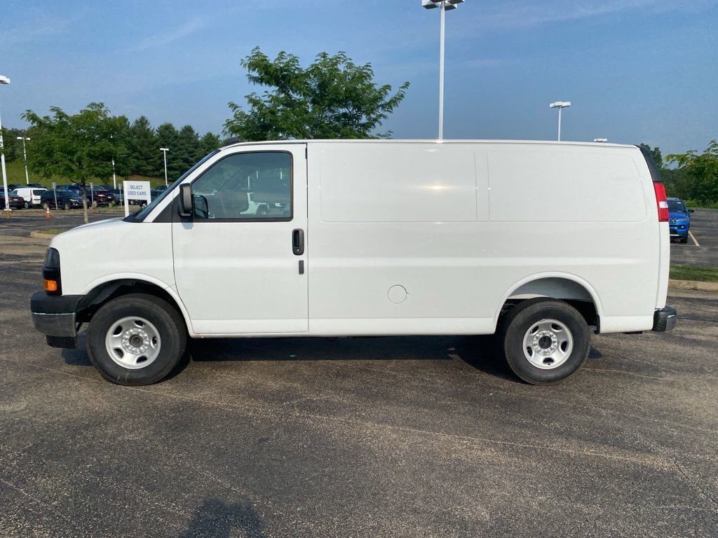 New 2025 Chevrolet Express 3500 w/ Driver Convenience Package RWD image 6