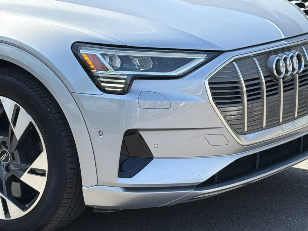 Used 2023 Audi e-tron Premium Plus w/ Premium Plus Package AWD/4WD image 3