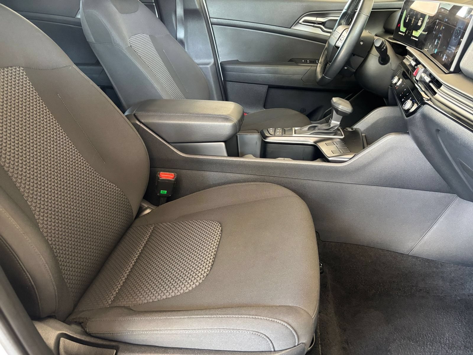 Used 2026 Kia Sportage LX FWD image 35