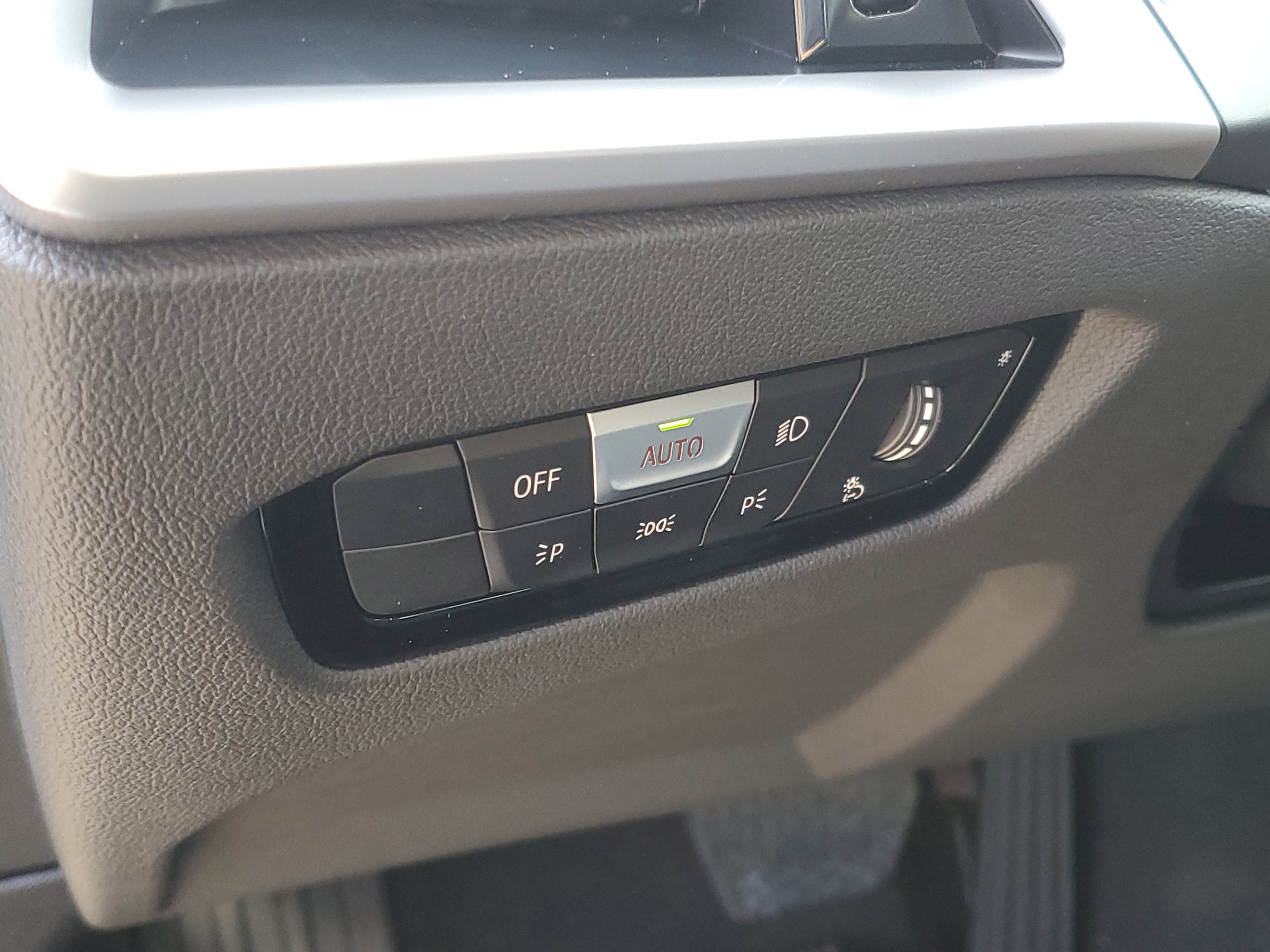 New 2026 BMW 330i xDrive Sedan w/ Convenience Package image 11