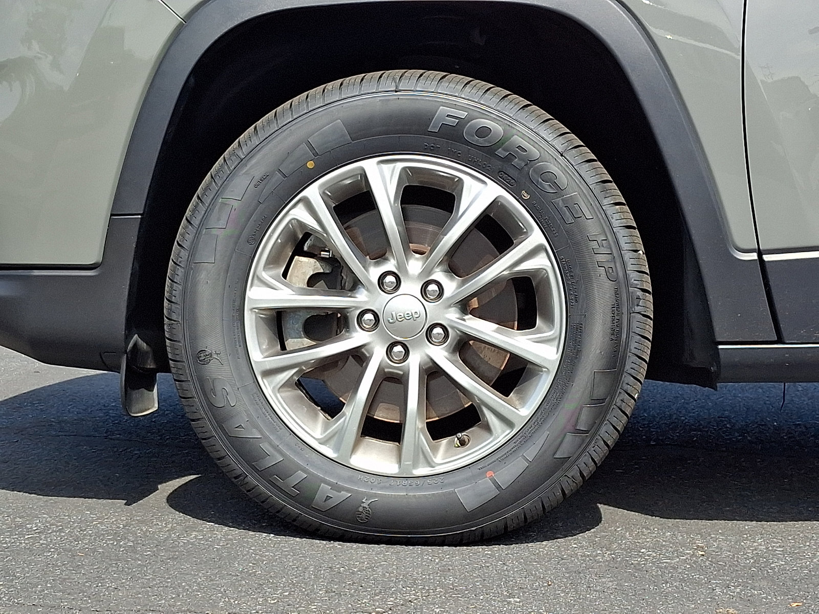 Certified 2021 Jeep Cherokee Latitude Lux w/ Sun & Sound Group AWD/4WD image 8