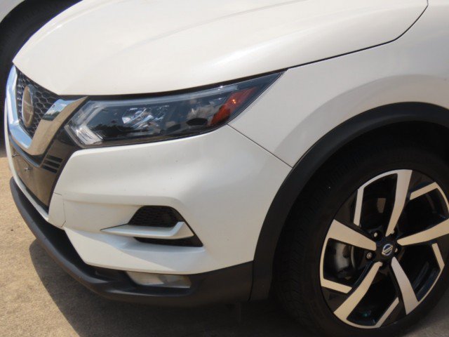 Used 2021 Nissan Rogue Sport SL w/ Premium Package FWD image 3