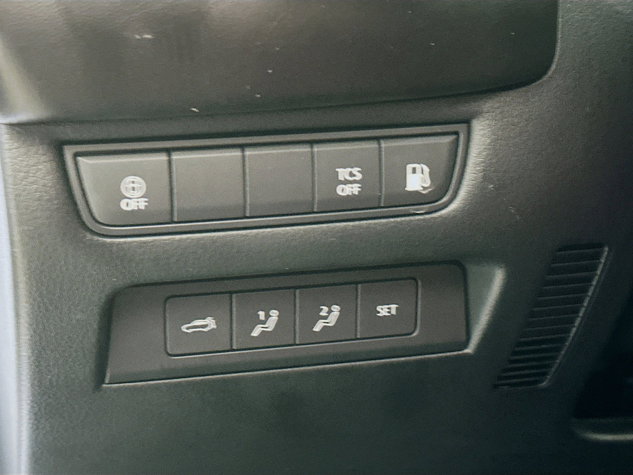 Used 2025 MAZDA CX-50 AWD 2.5 Hybrid w/ Premium Pkg image 17