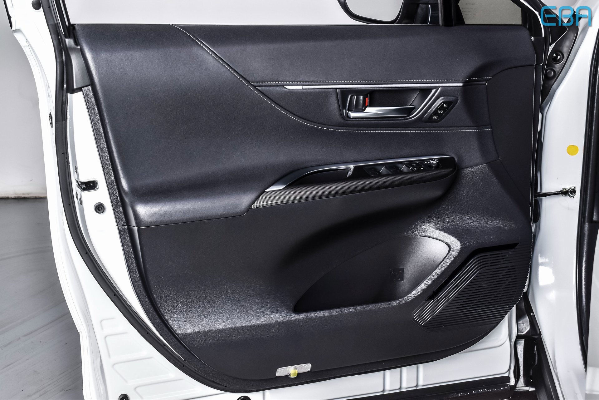 Used 2024 Toyota Venza Nightshade image 15