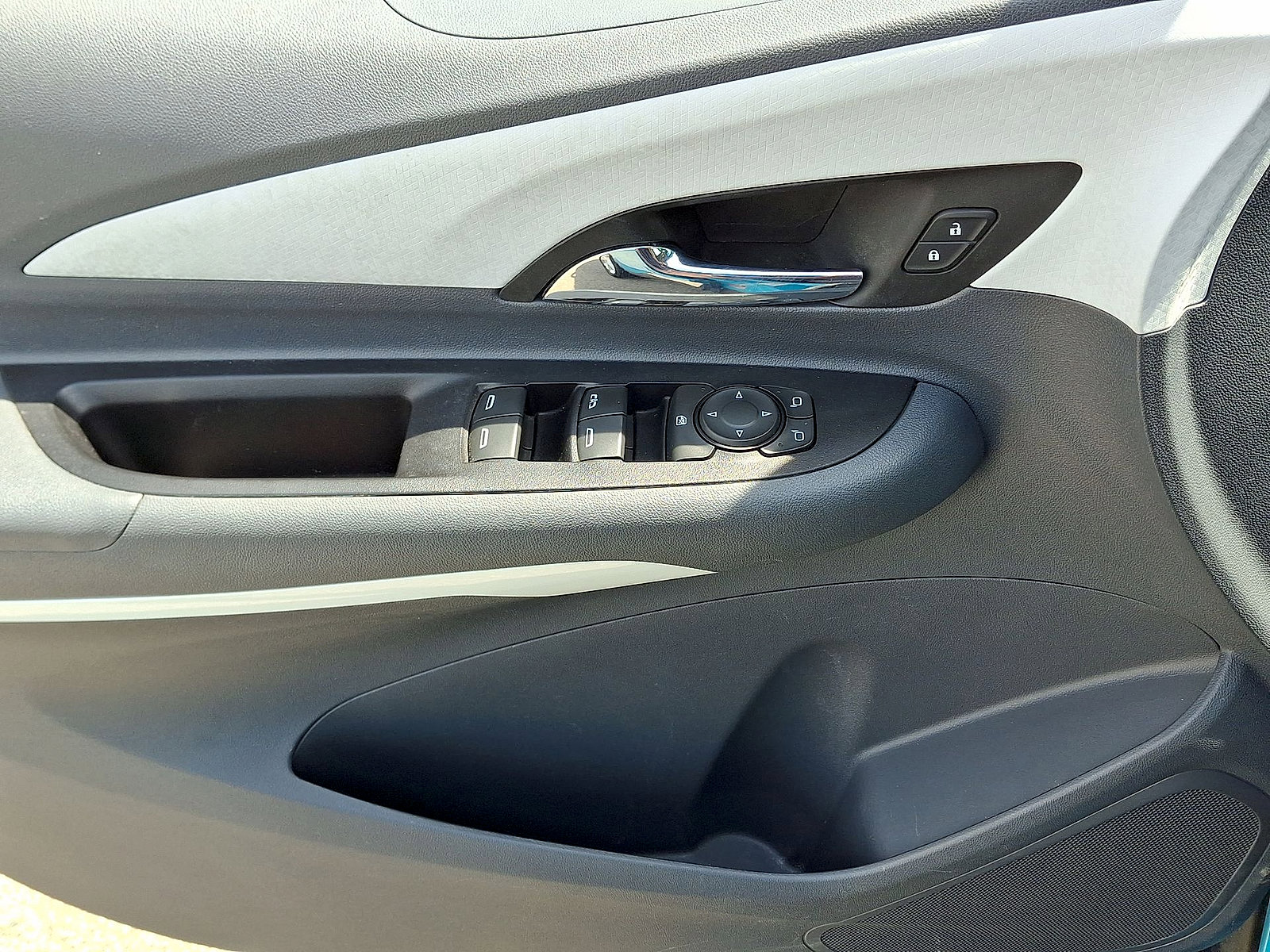 Used 2020 Chevrolet Bolt LT FWD image 10