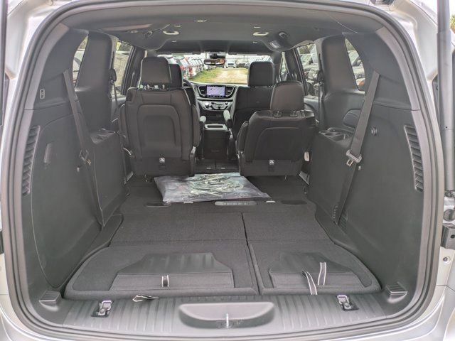 New 2026 Chrysler Pacifica Select FWD image 11