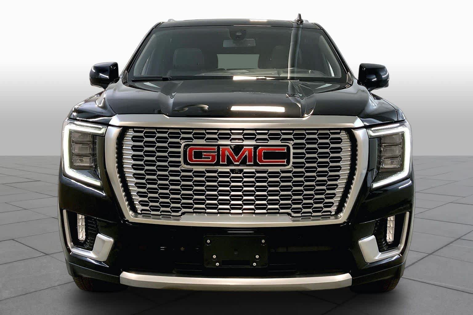 Used 2022 GMC Yukon XL Denali AWD/4WD image 3