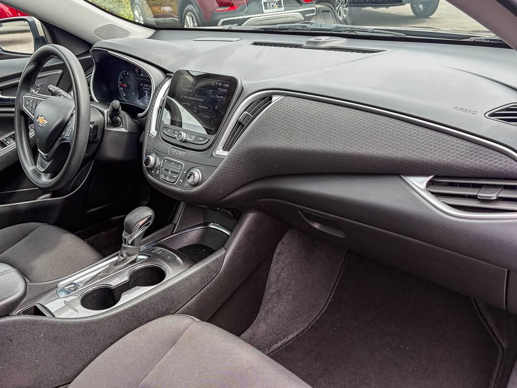 Used 2025 Chevrolet Malibu LT FWD image 37
