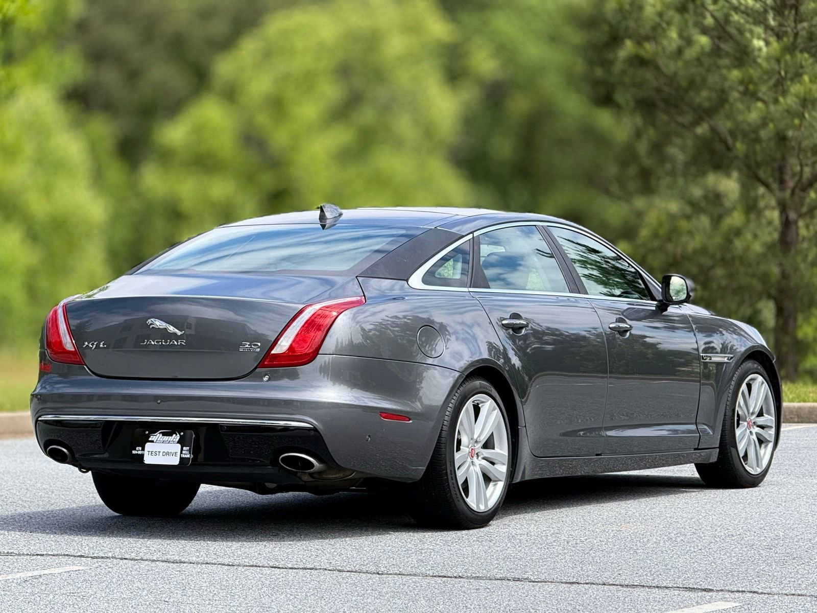 Used 2016 Jaguar XJ L Portfolio AWD/4WD image 10