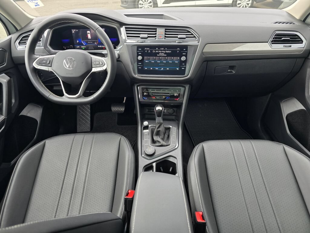 Used 2022 Volkswagen Tiguan SE AWD/4WD image 18