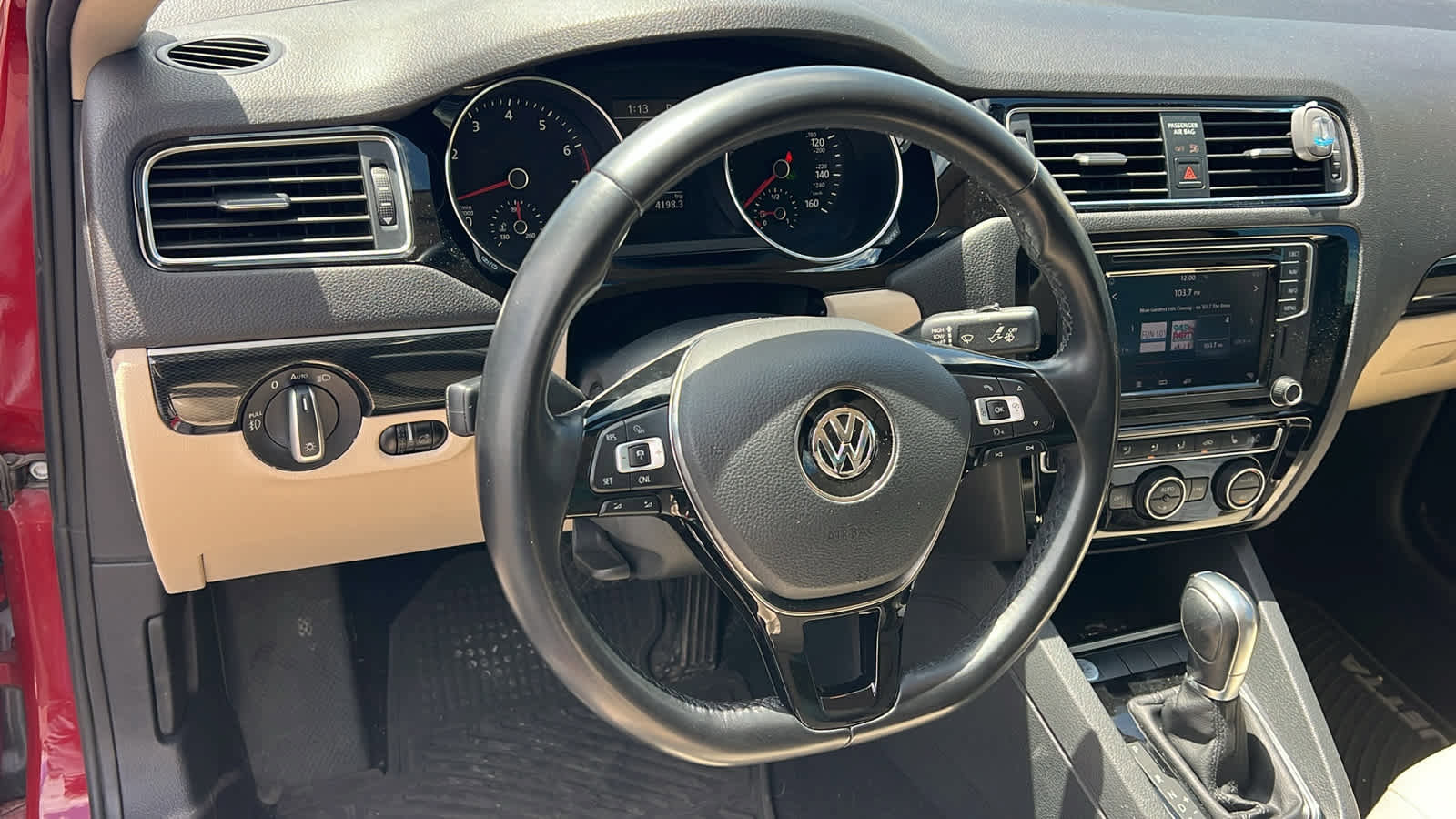 Used 2017 Volkswagen Jetta SEL FWD image 10