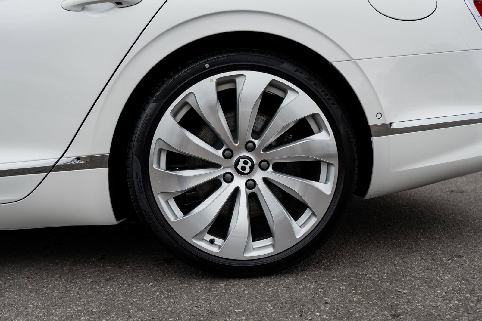 New 2026 Bentley Flying Spur Plug-In Hybrid image 7