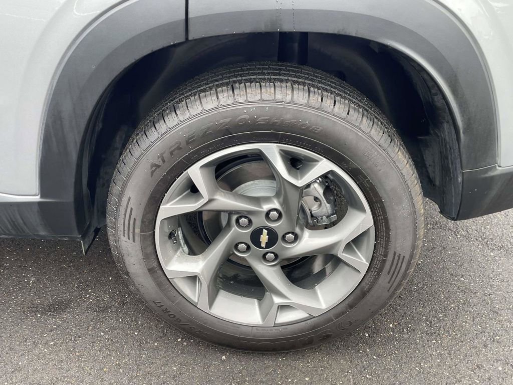 Used 2024 Chevrolet Trax LT w/ Driver Confidence Package FWD image 27