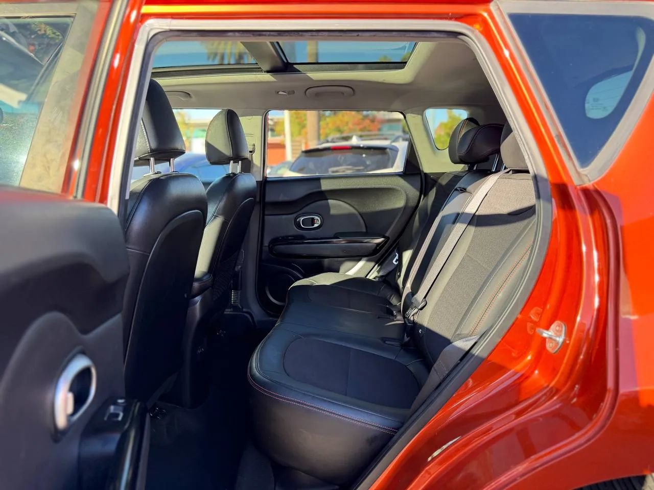 Used 2018 Kia Soul ! w/ Tech Package FWD image 27