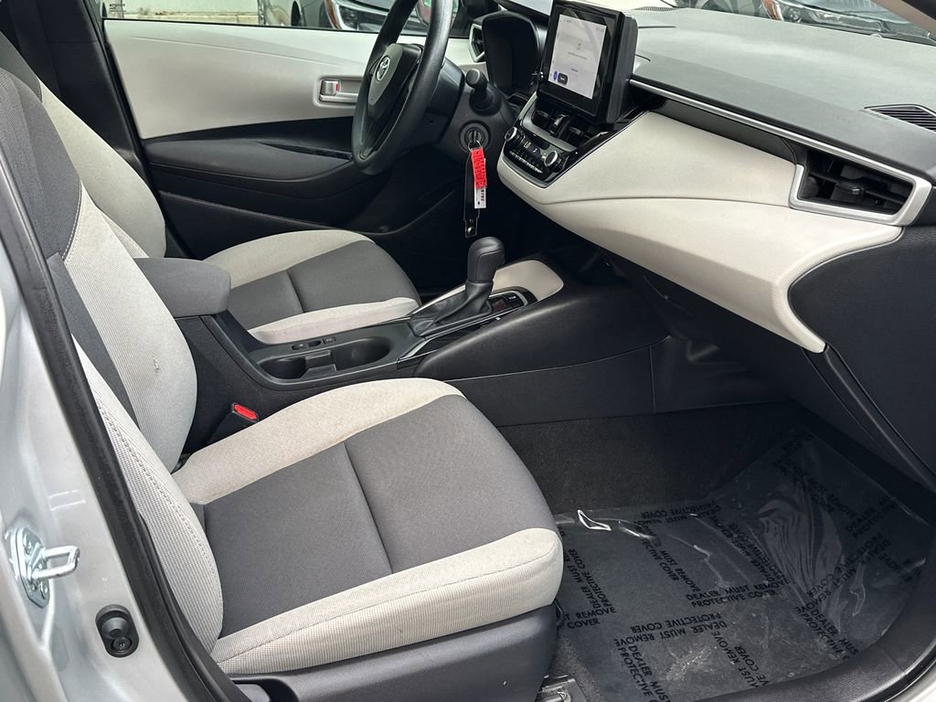 Used 2025 Toyota Corolla LE image 9
