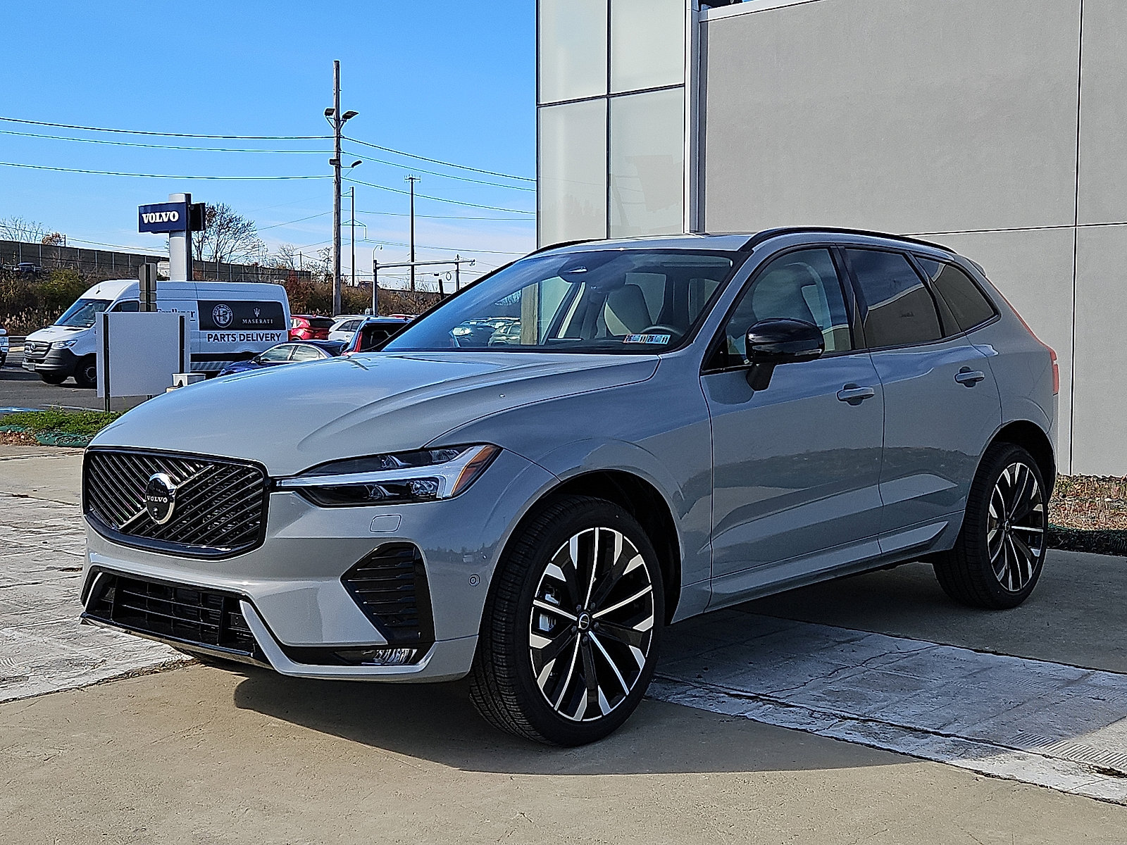 New 2026 Volvo XC60 B5 Ultra w/ Protection Package Premier AWD/4WD image 3