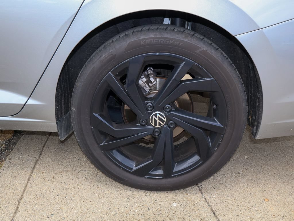 Certified 2026 Volkswagen Jetta SE w/ Black Wheel Package FWD image 10