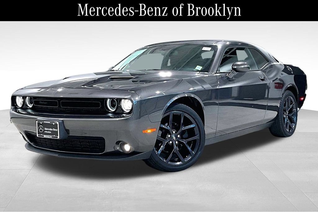 Used 2020 Dodge Challenger SXT w/ Blacktop Package RWD image 2