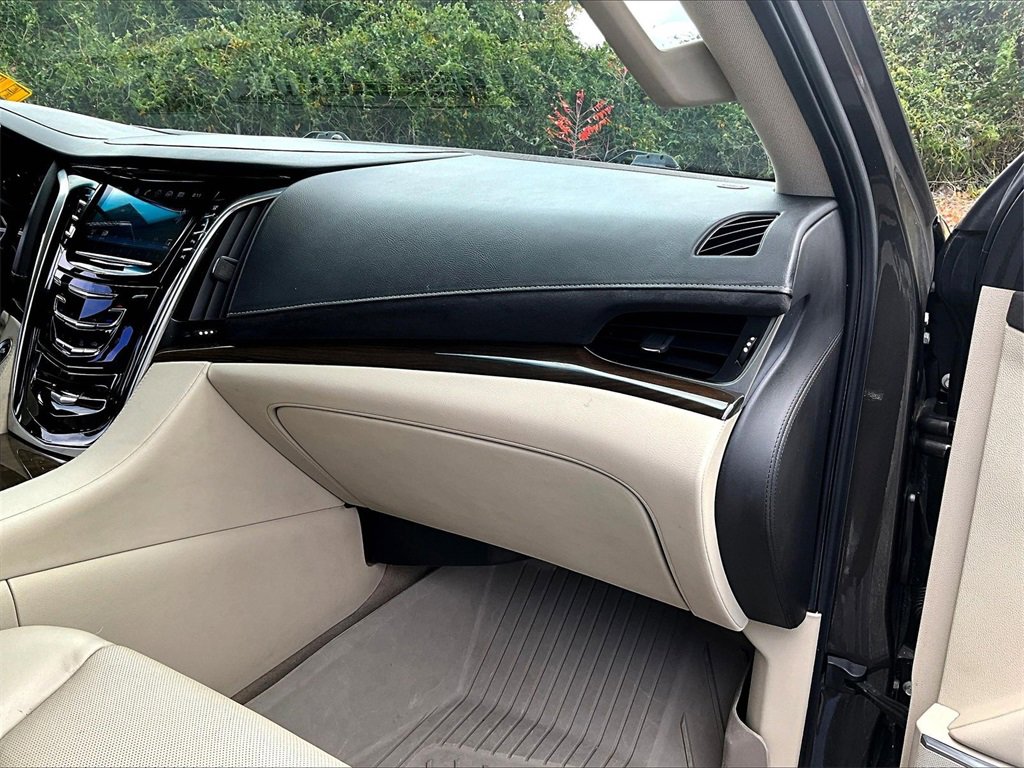 Certified 2020 Cadillac Escalade Luxury image 28