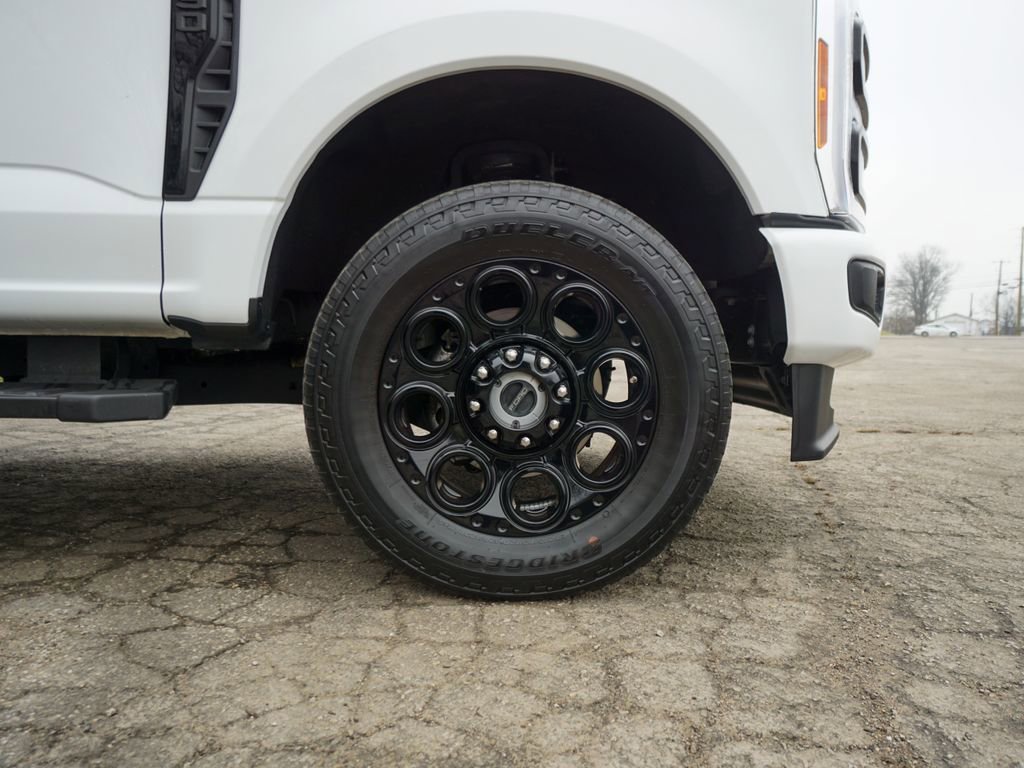 Used 2023 Ford F250 Lariat w/ Black Appearance Package image 15