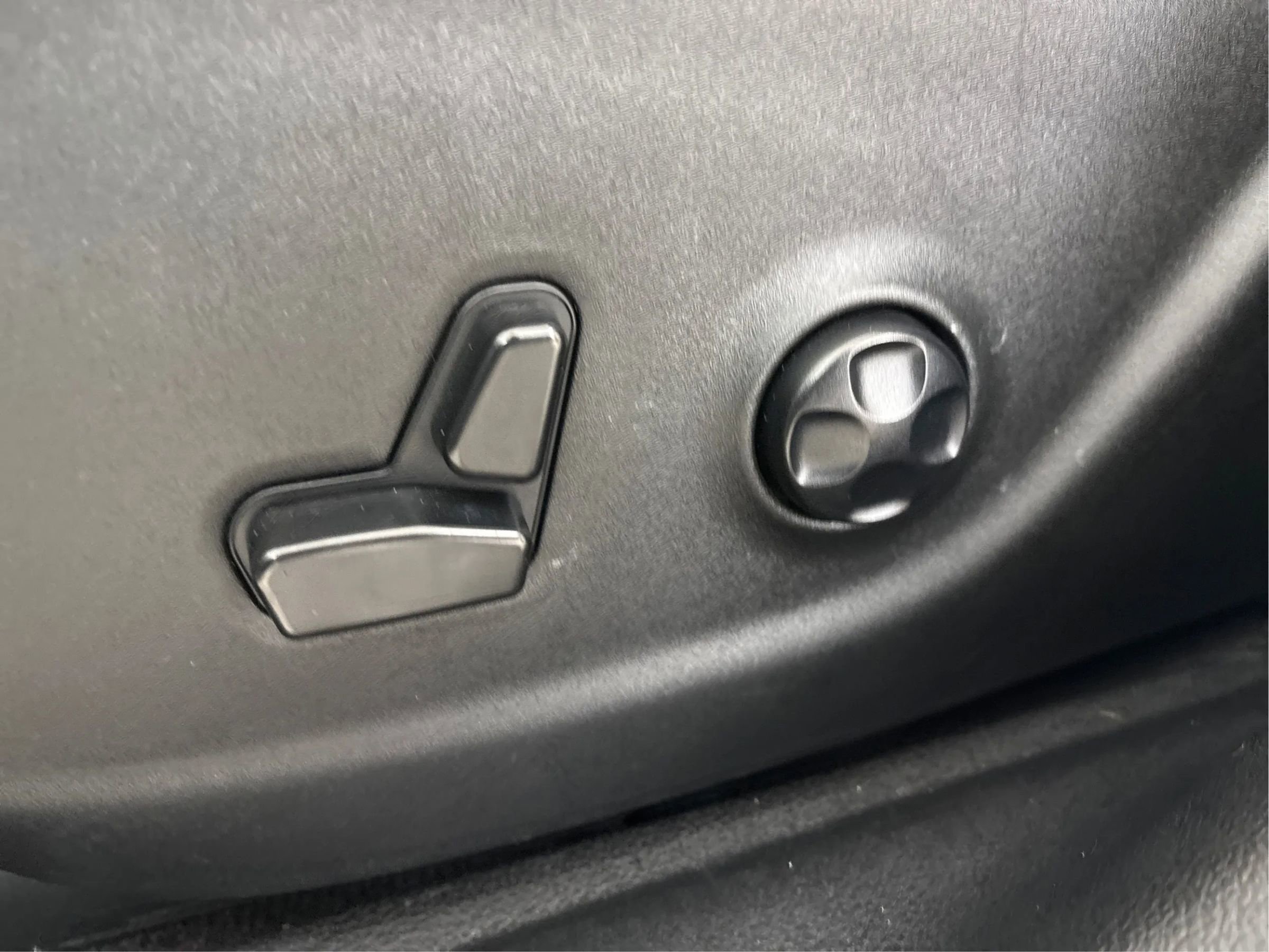 Used 2017 Jeep Cherokee Limited image 25