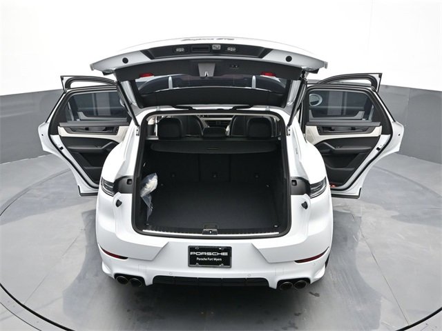 New 2026 Porsche Cayenne GTS image 28