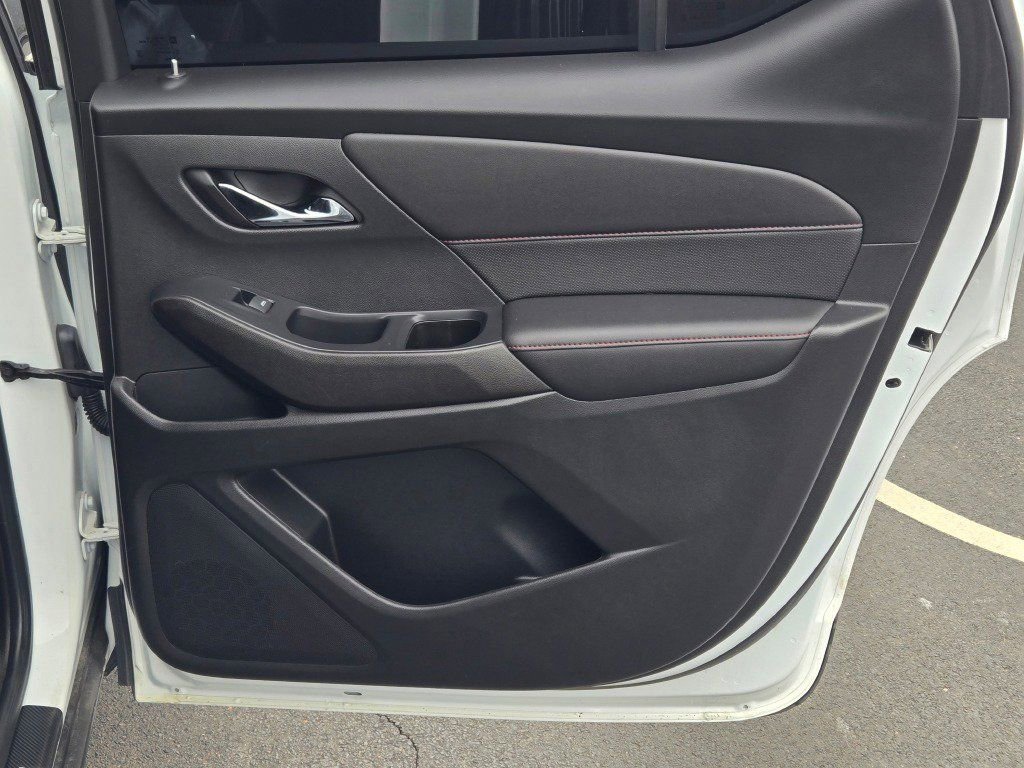 Used 2022 Chevrolet Traverse RS w/ LPO, Floor Liner Package AWD/4WD image 11
