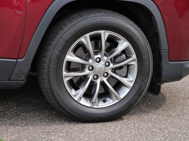Used 2019 Jeep Cherokee Latitude Plus w/ Cold Weather Group FWD image 7