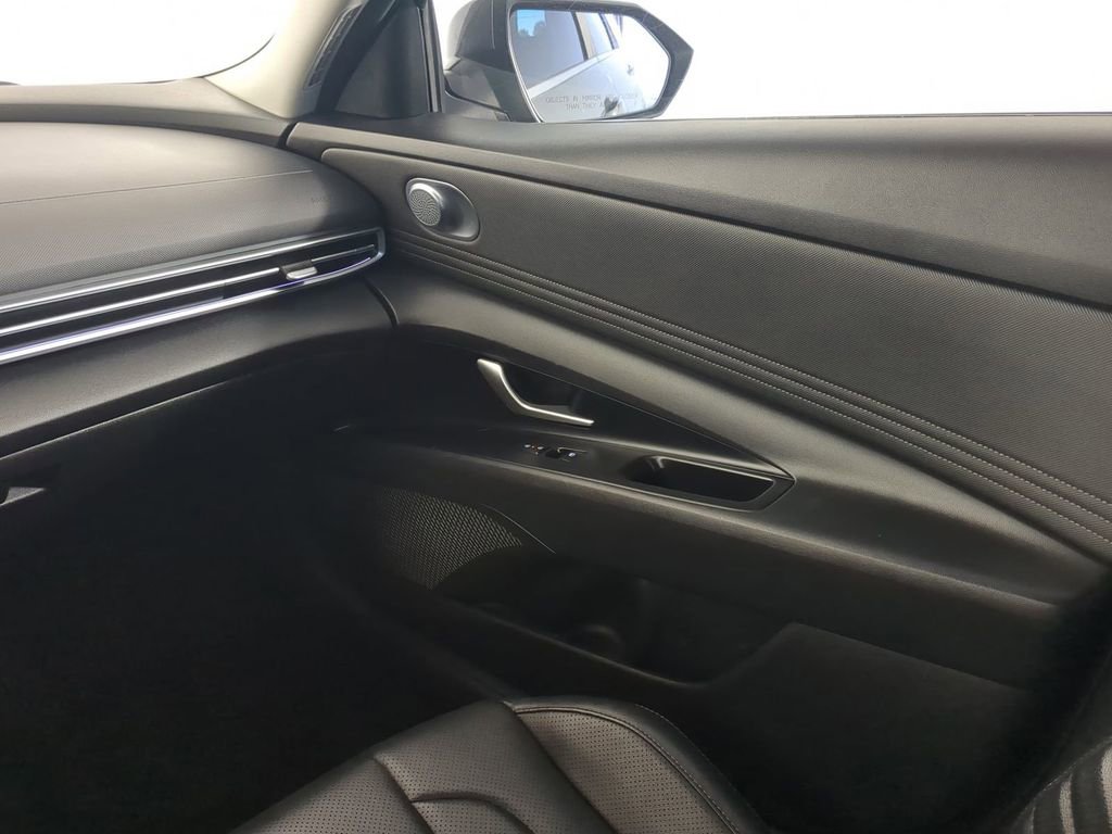 Certified 2024 Hyundai Elantra Limited image 19