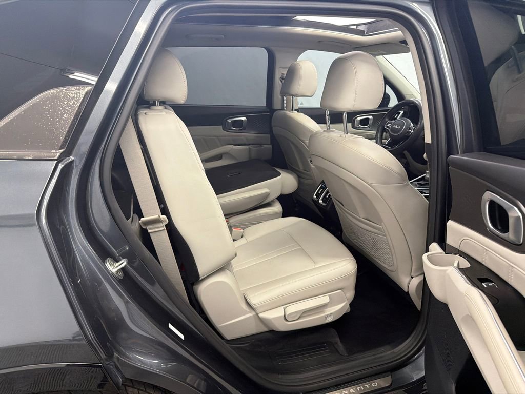 Used 2023 Kia Sorento SX AWD/4WD image 16