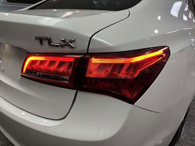 Used 2020 Acura TLX image 9