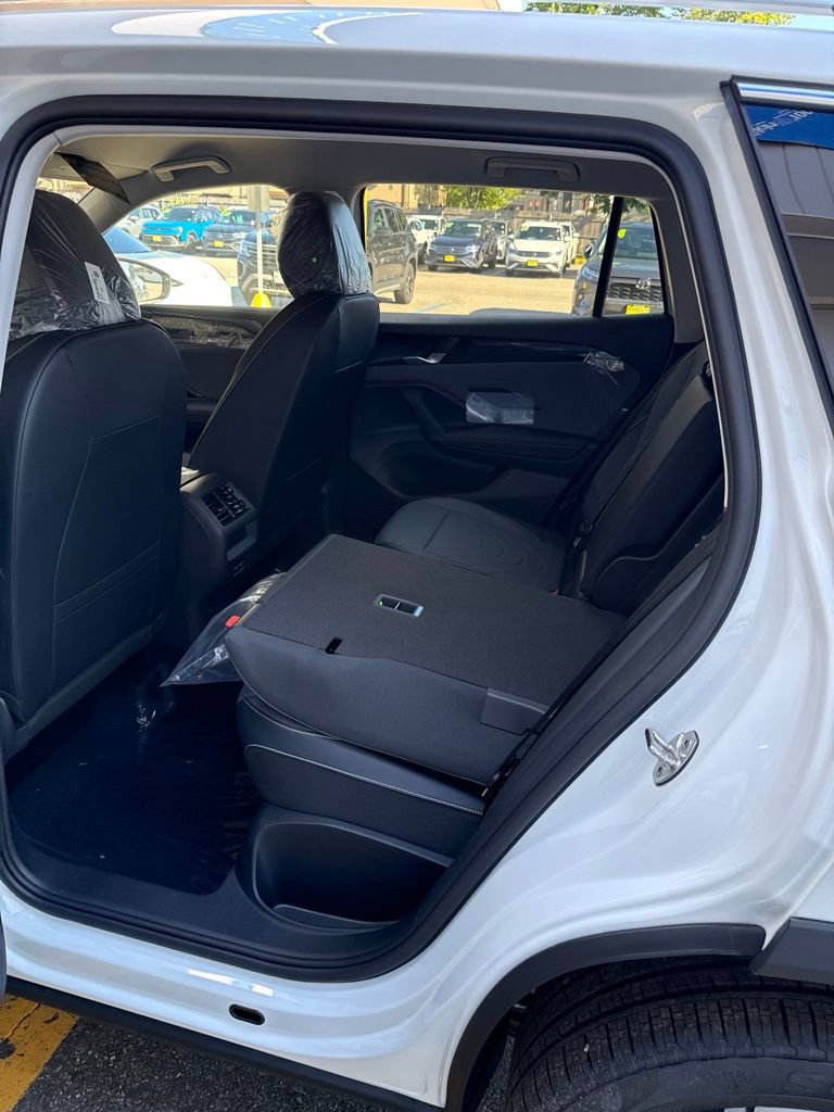 New 2026 Volkswagen Tiguan SE AWD/4WD image 15