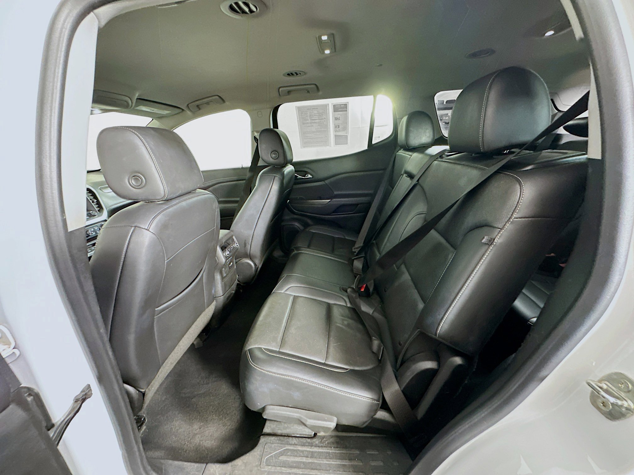 Used 2023 GMC Acadia SLT image 26