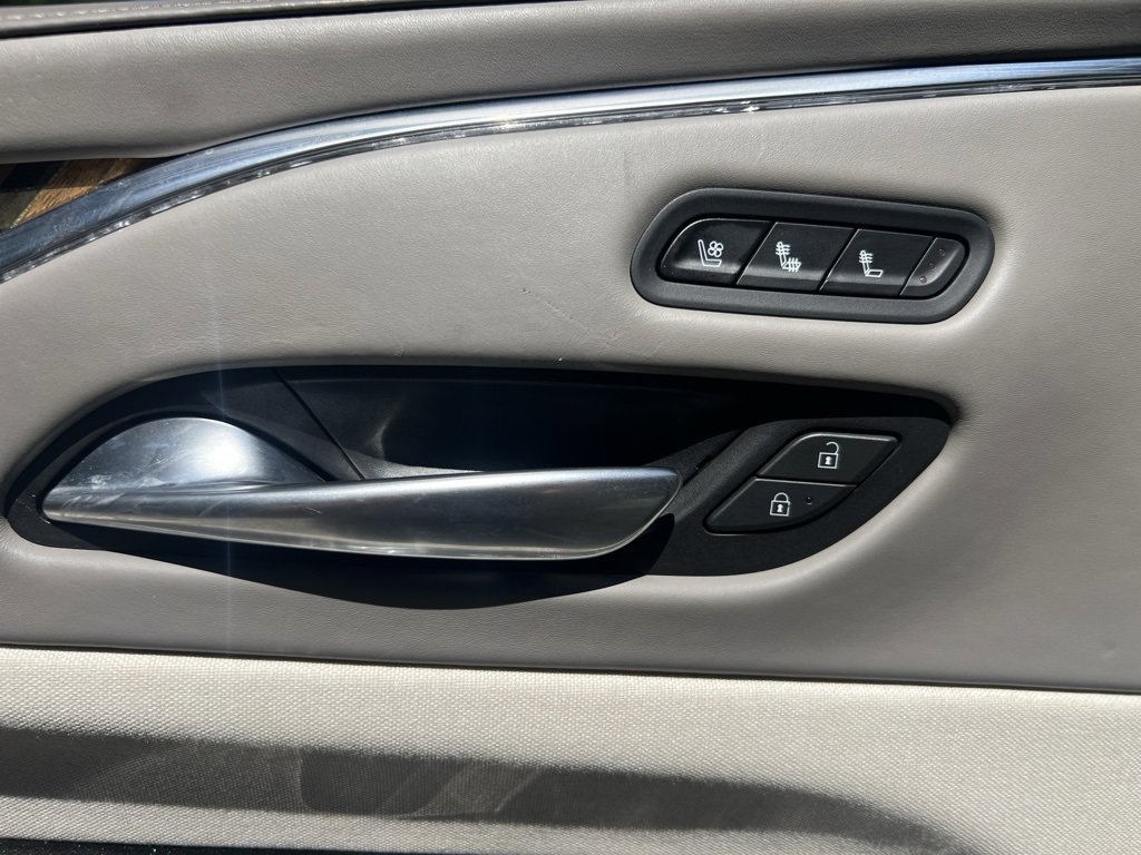 Used 2022 Cadillac Escalade Premium Luxury Platinum image 8