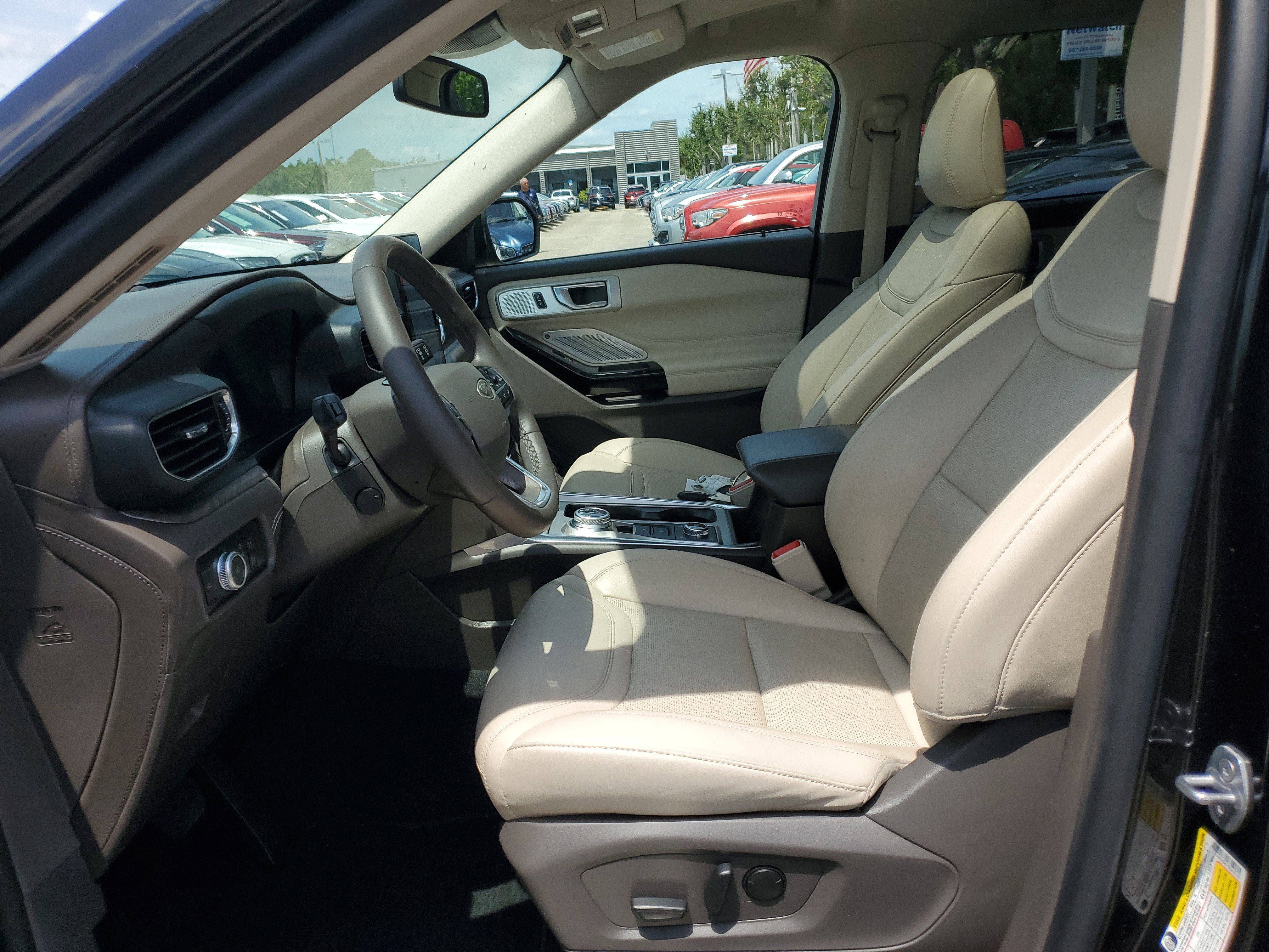 Used 2022 Ford Explorer Platinum w/ Equipment Group 601A image 10