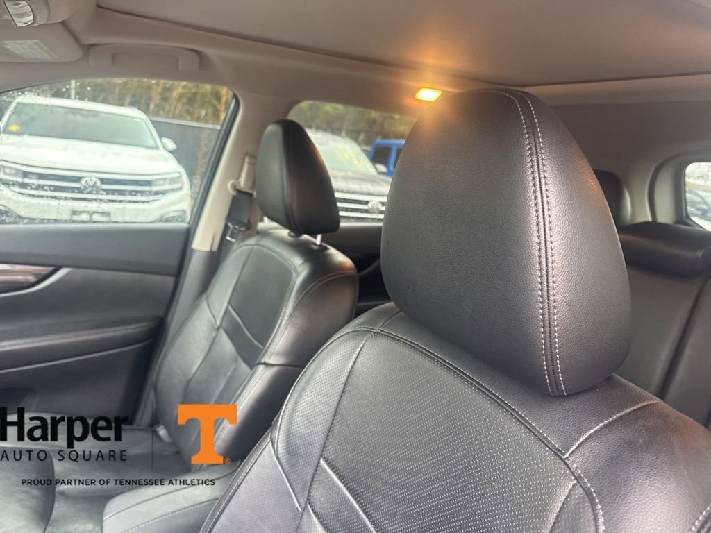 Used 2019 Nissan Rogue SL w/ Premium Package image 12