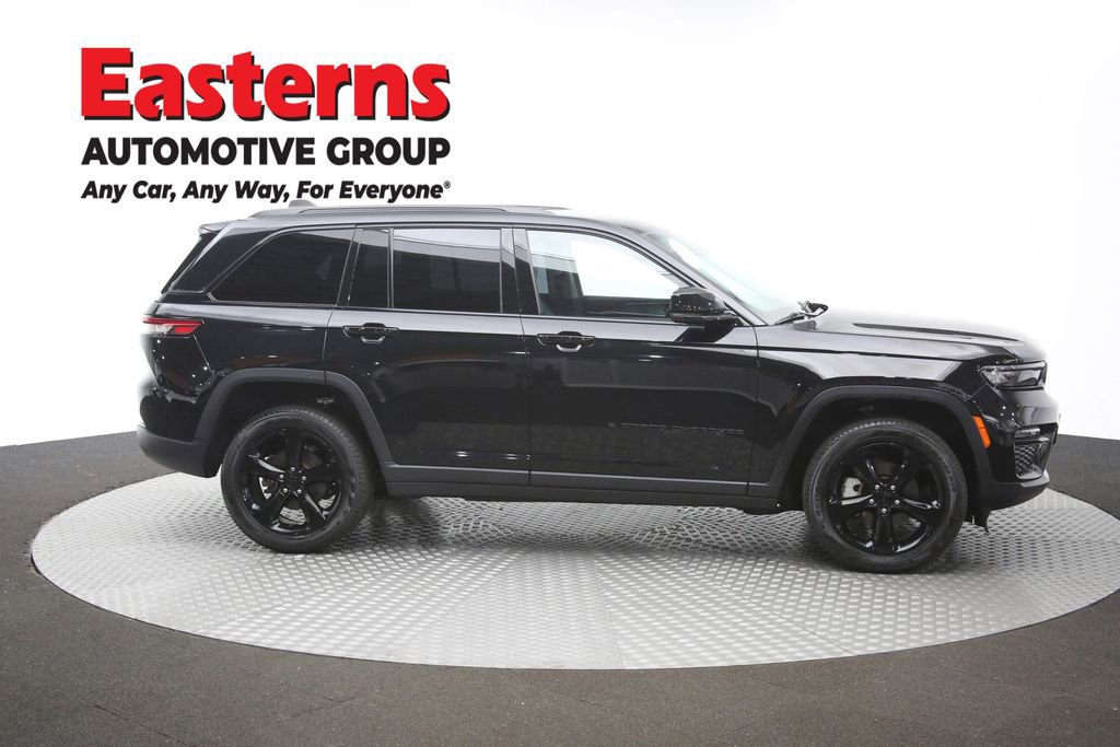 Used 2023 Jeep Grand Cherokee Limited w/ Black Appearance Package AWD/4WD image 47