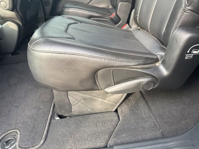 Used 2025 Chrysler Pacifica Select image 29