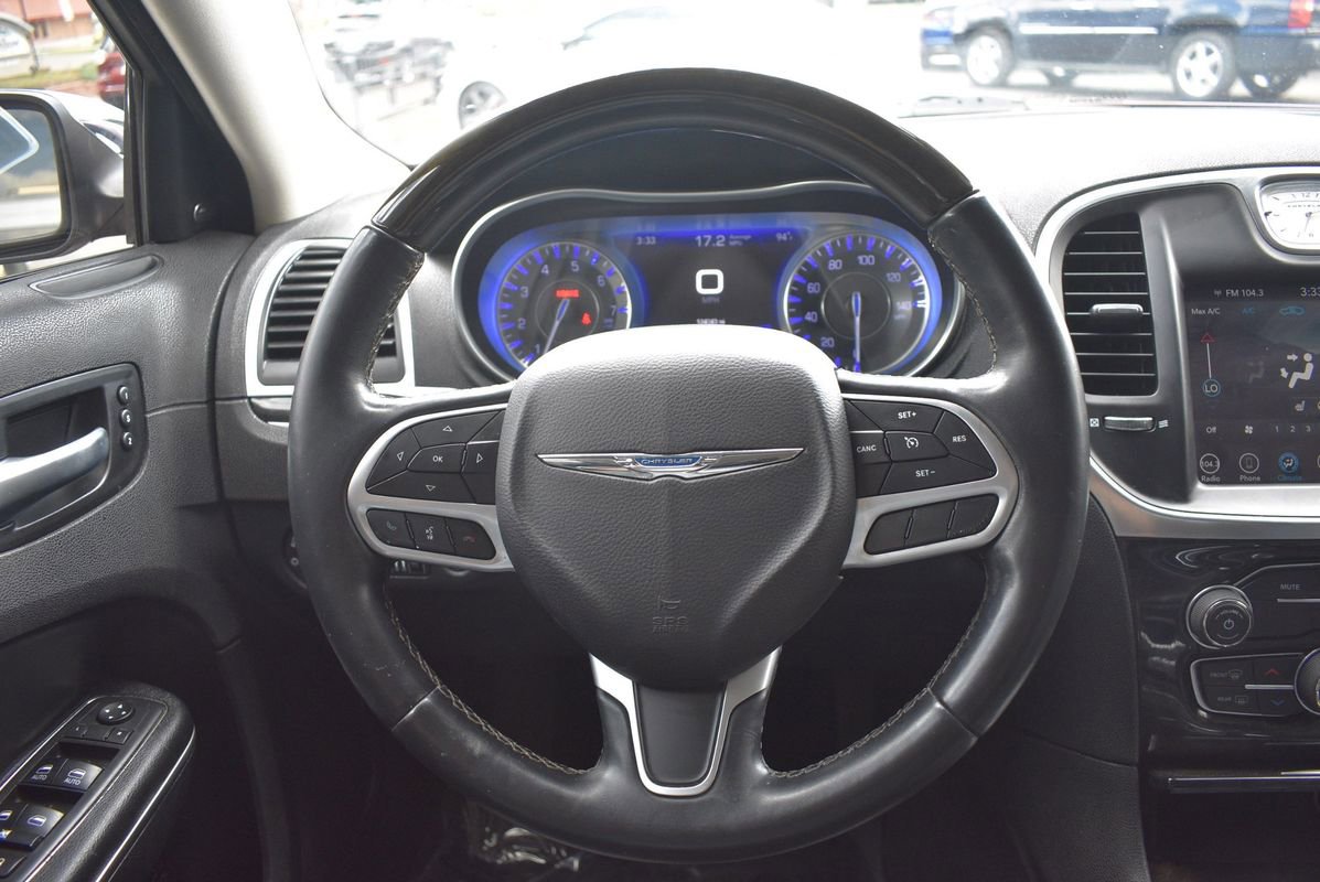 Used 2018 Chrysler 300 Limited image 15