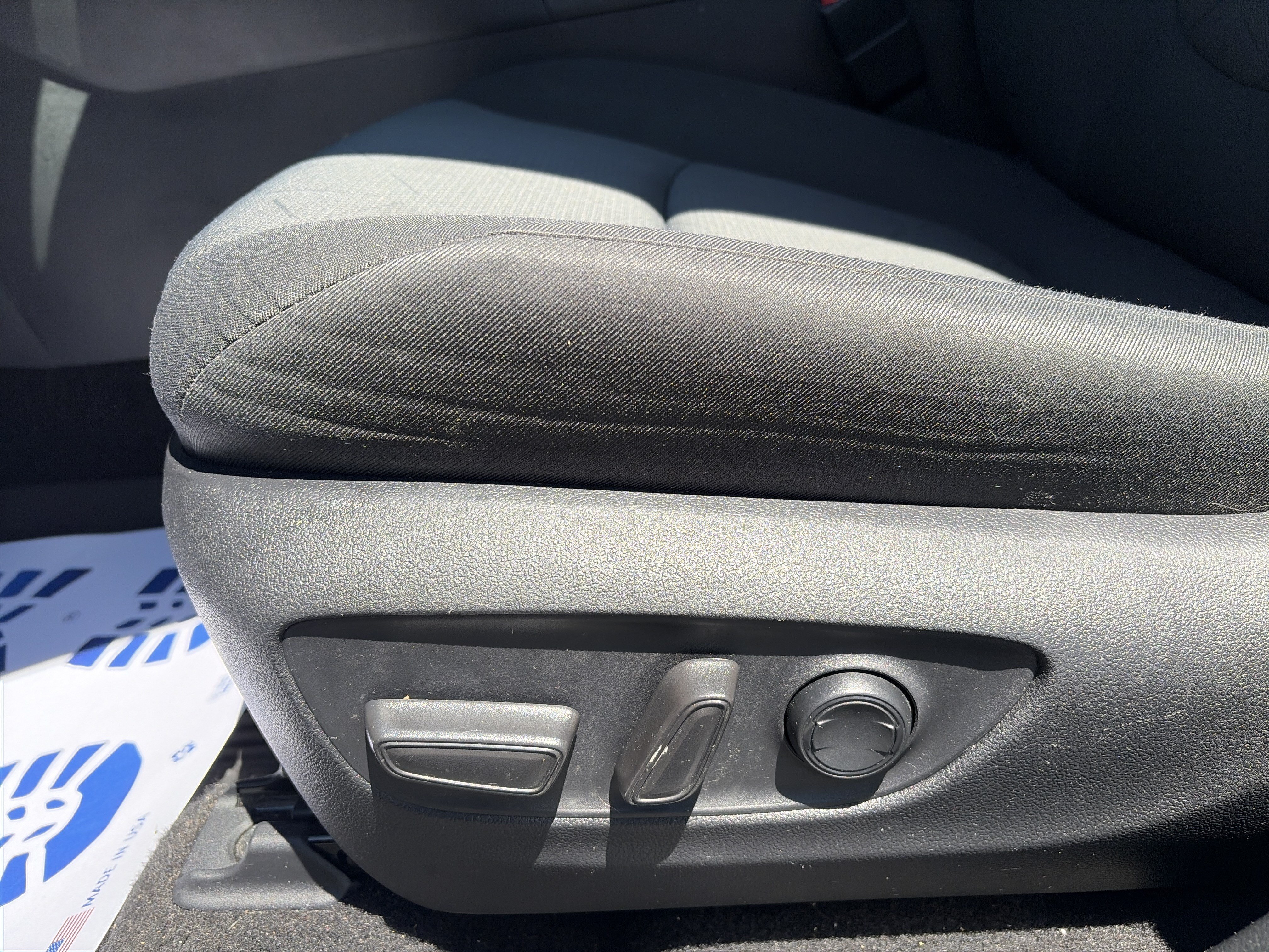 Used 2021 Toyota RAV4 XLE w/ XLE Grade Weather Package AWD/4WD image 18
